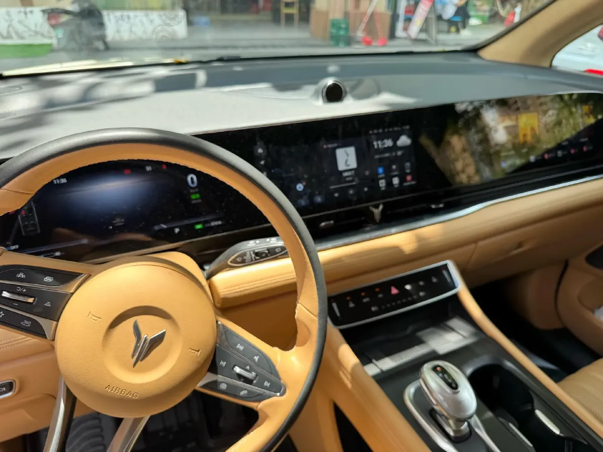 2024 Voyah Dream 1.5T 150HP L4 PHEV 43KWH,autocango,china used car exporter,china ev exporter,chinese used car exporter,chinese used ev exporter