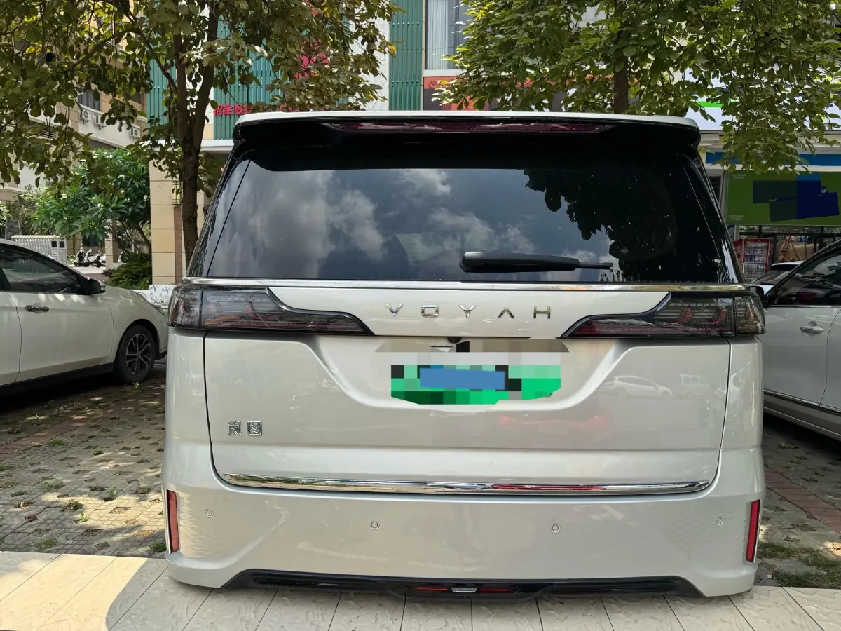 2024 Voyah Dream 1.5T 150HP L4 PHEV 43KWH,autocango,china used car exporter,china ev exporter,chinese used car exporter,chinese used ev exporter