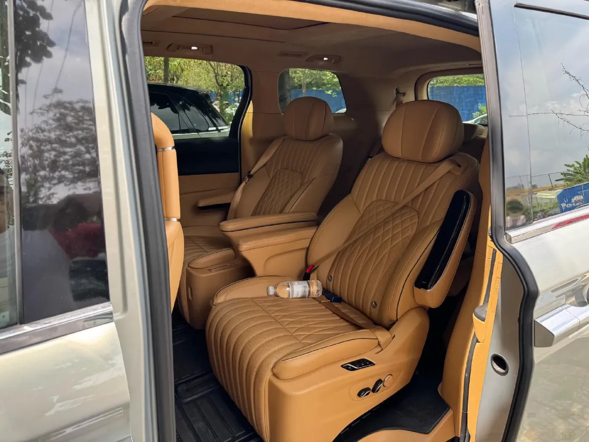 2024 Voyah Dream 1.5T 150HP L4 PHEV 43KWH,autocango,china used car exporter,china ev exporter,chinese used car exporter,chinese used ev exporter