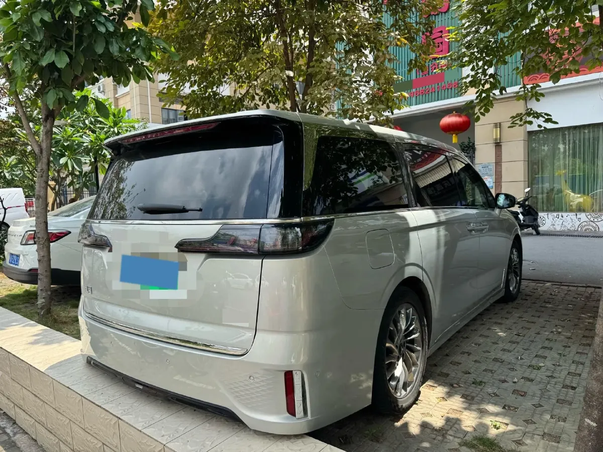 2024 Voyah Dream 1.5T 150HP L4 PHEV 43KWH,autocango,china used car exporter,china ev exporter,chinese used car exporter,chinese used ev exporter