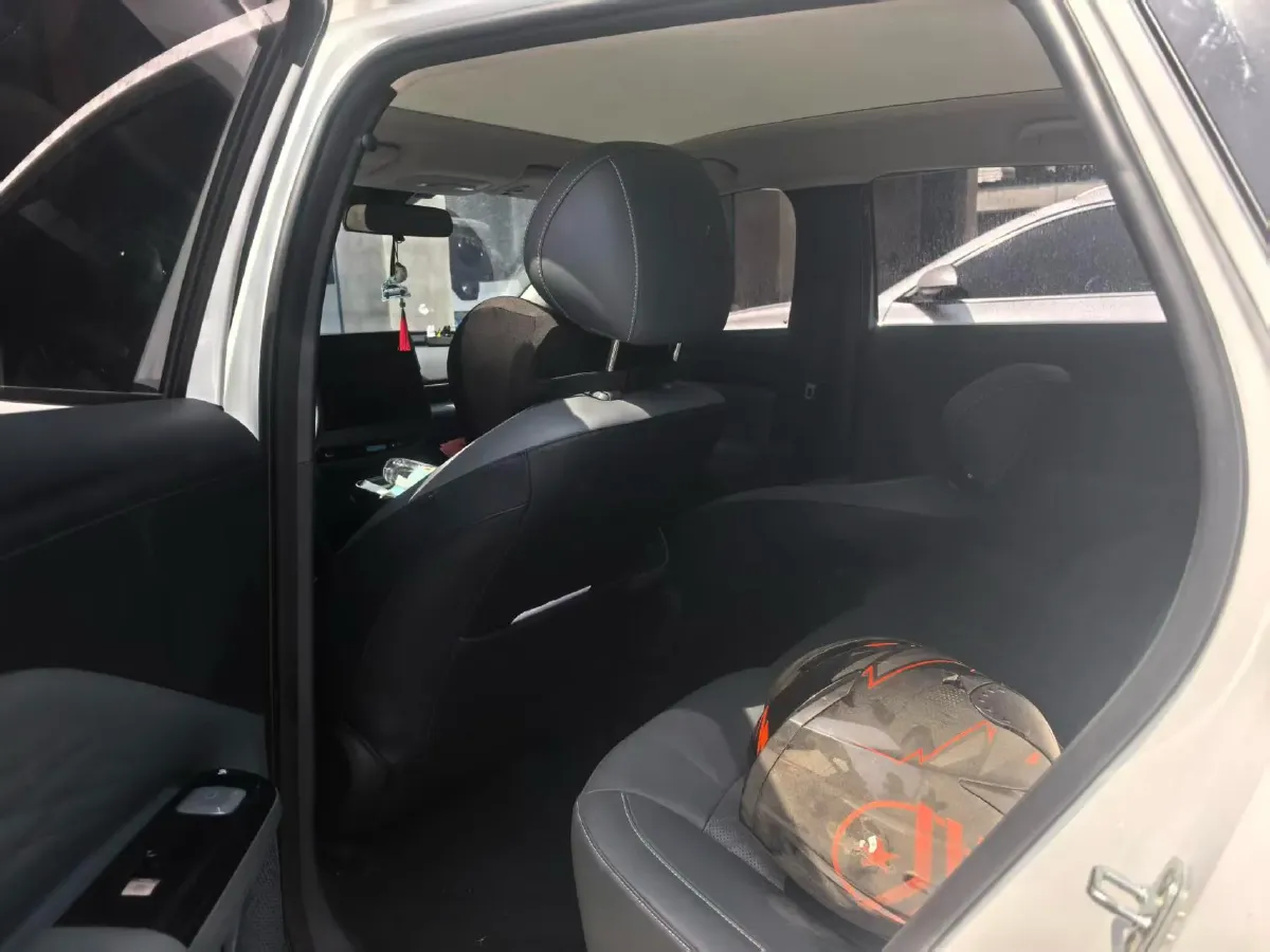 2025 ARCFOX T1 BEV,autocango,china used car exporter,china ev exporter,chinese used car exporter,chinese used ev exporter