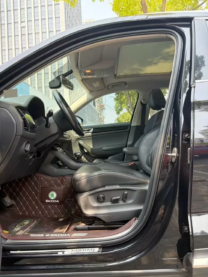 2021 Skoda Kodiak 2.0T 186HP L4 7DCT,autocango,china used car exporter,china ev exporter,chinese used car exporter,chinese used ev exporter