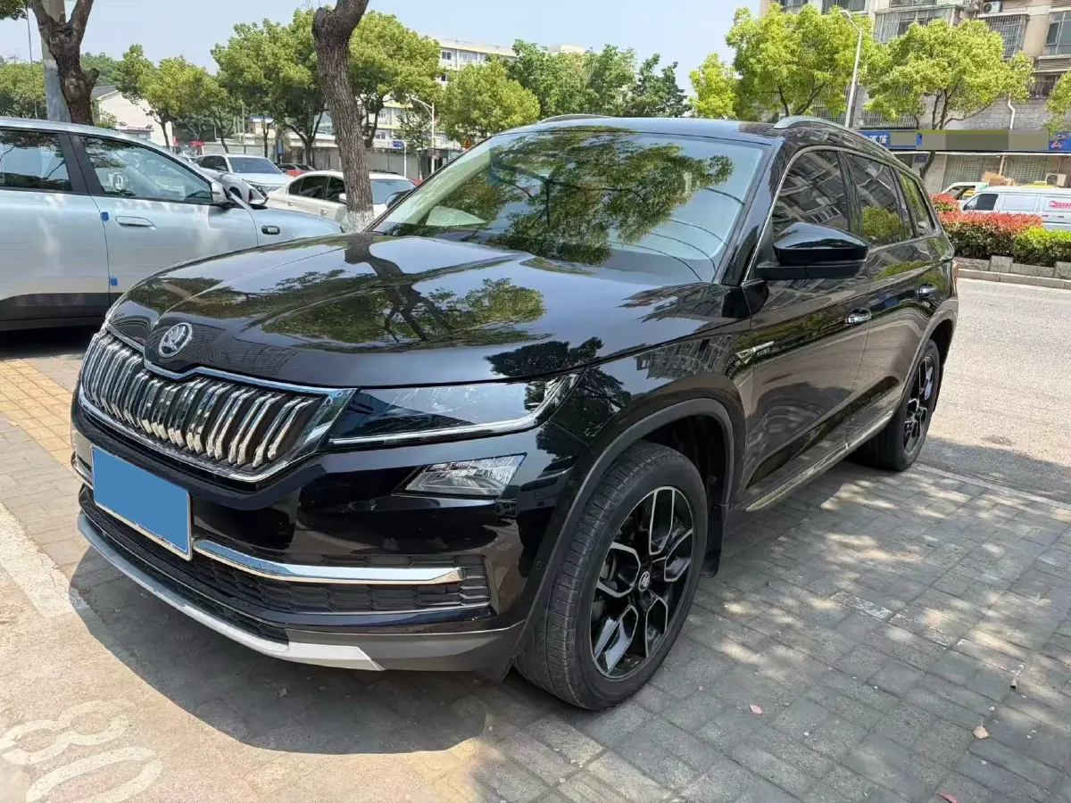 2021 Skoda Kodiak 2.0T 186HP L4 7DCT,autocango,china used car exporter,china ev exporter,chinese used car exporter,chinese used ev exporter