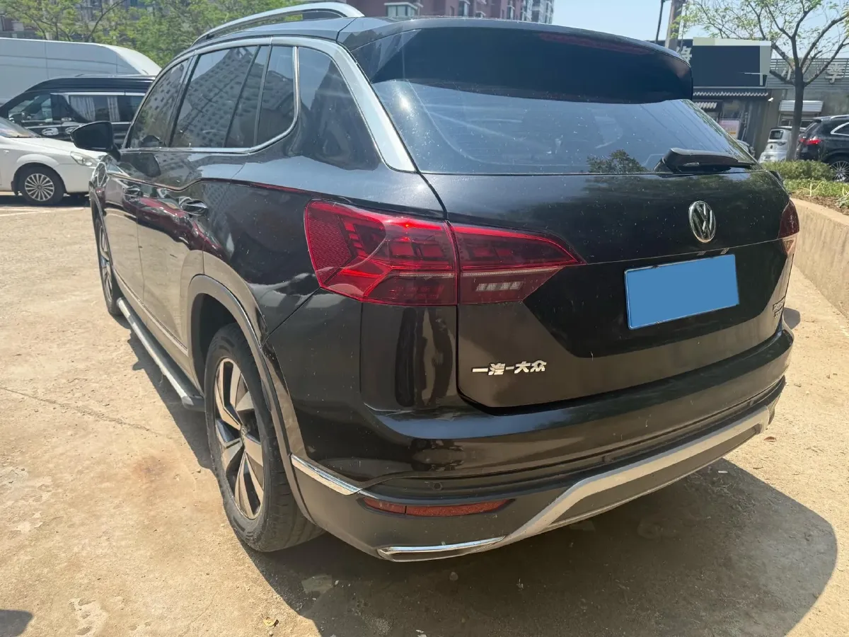 2019 Jeep Cherokee 2.0T 234HP L4 9AT,autocango,china used car exporter,china ev exporter,chinese used car exporter,chinese used ev exporter