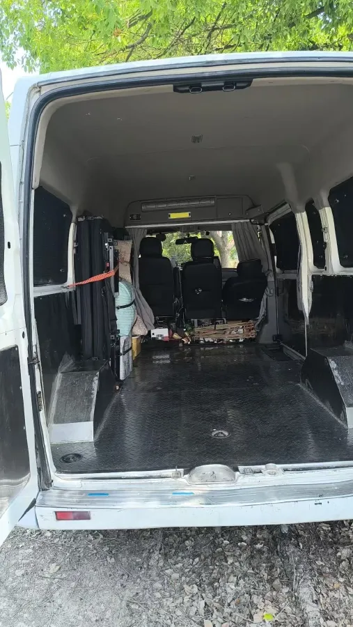 2023 MAXUS XinTu V80 2.0T 127HP L4 6MT,autocango,china used car exporter,china ev exporter,chinese used car exporter,chinese used ev exporter