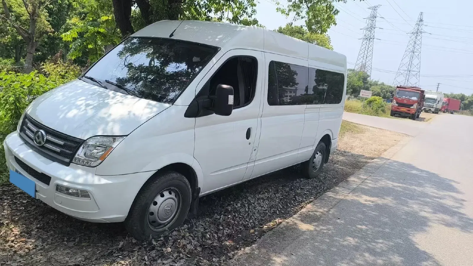 2023 MAXUS XinTu V80 2.0T 127HP L4 6MT,autocango,china used car exporter,china ev exporter,chinese used car exporter,chinese used ev exporter