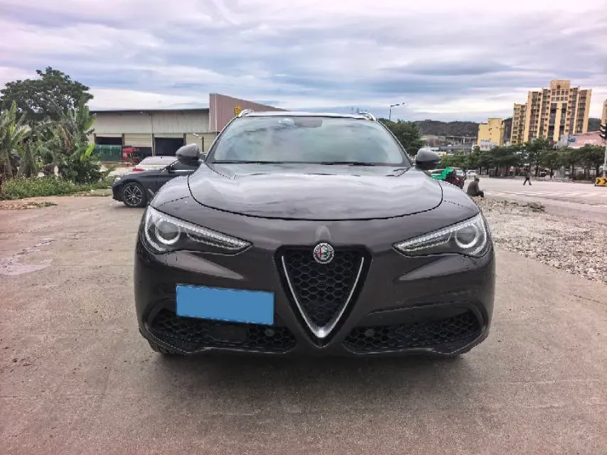 2017 Alfa Romeo Stelvio 2.0T 280HP L4 8AT,autocango,china used car exporter,china ev exporter,chinese used car exporter,chinese used ev exporter