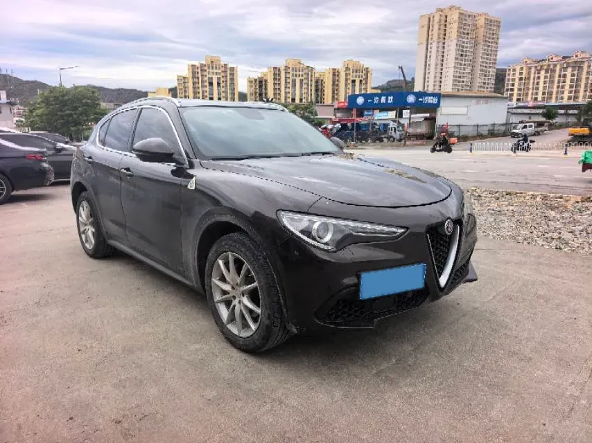 2017 Alfa Romeo Stelvio 2.0T 280HP L4 8AT,autocango,china used car exporter,china ev exporter,chinese used car exporter,chinese used ev exporter