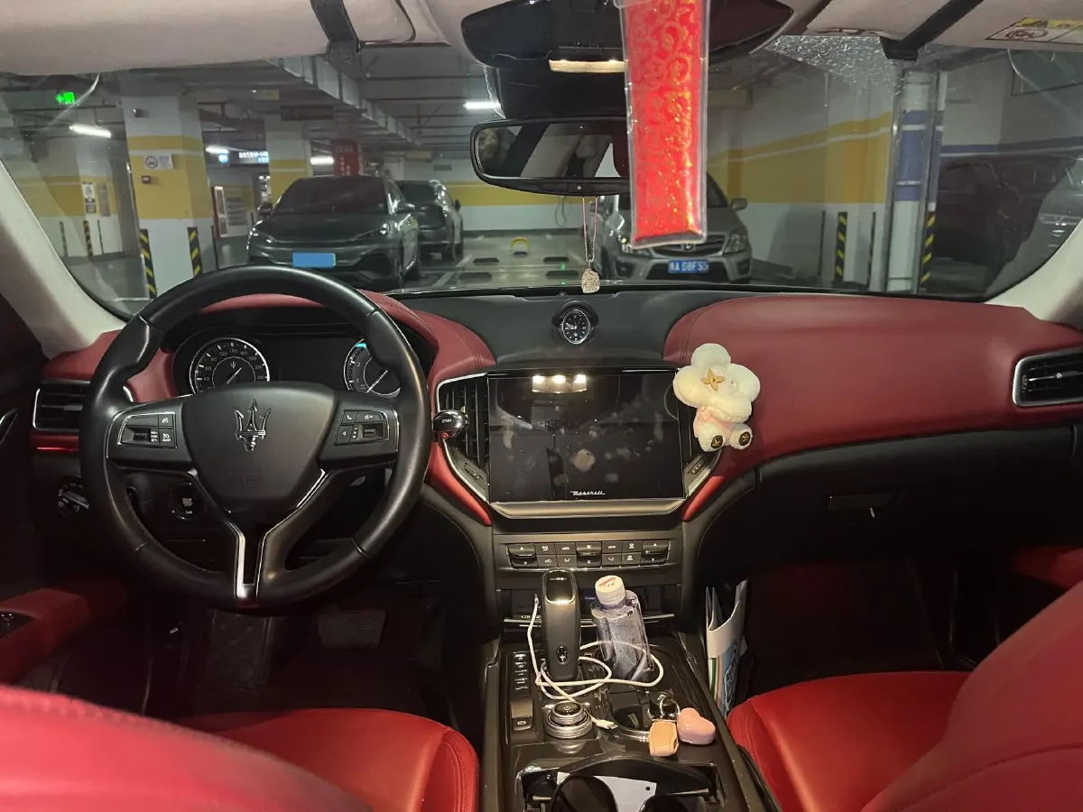 2021 Maserati Ghibli 2.0T 330HP L4 8AT,autocango,china used car exporter,china ev exporter,chinese used car exporter,chinese used ev exporter