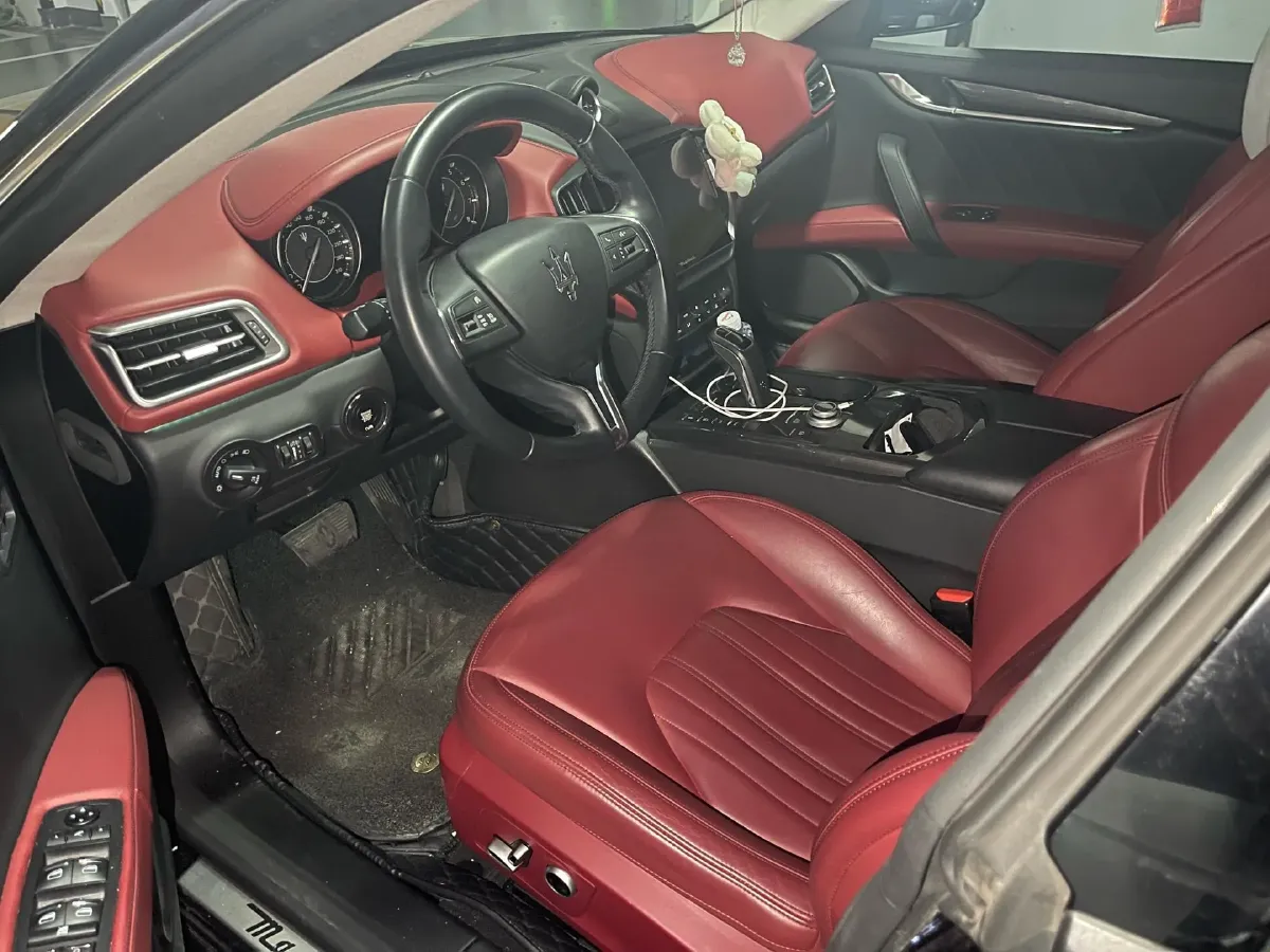 2021 Maserati Ghibli 2.0T 330HP L4 8AT,autocango,china used car exporter,china ev exporter,chinese used car exporter,chinese used ev exporter