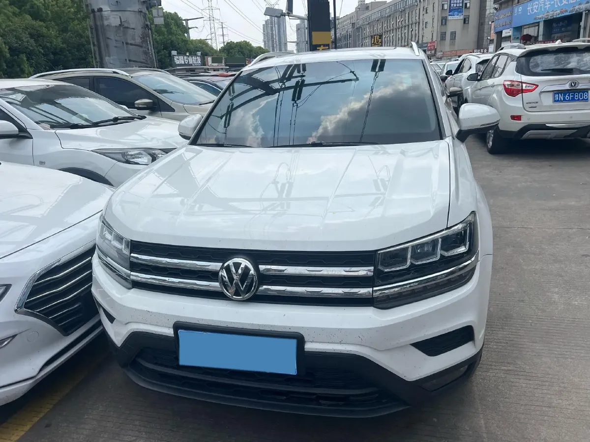 2019 MINI MINI 1.5T 102HP L3 7DCT,autocango,china used car exporter,china ev exporter,chinese used car exporter,chinese used ev exporter