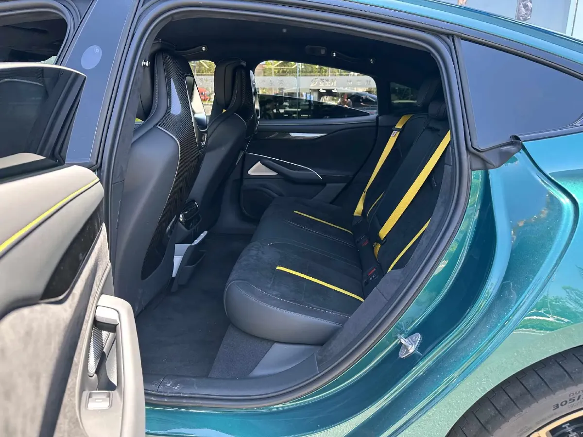 2025 MI SU7 Ultra BEV 93.7KWH,autocango,china used car exporter,china ev exporter,chinese used car exporter,chinese used ev exporter