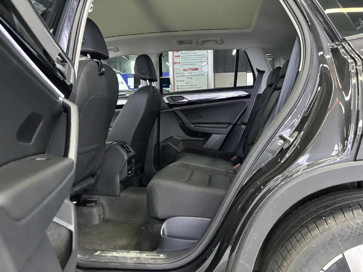 2019 Jeep Cherokee 2.0T 234HP L4 9AT,autocango,china used car exporter,china ev exporter,chinese used car exporter,chinese used ev exporter