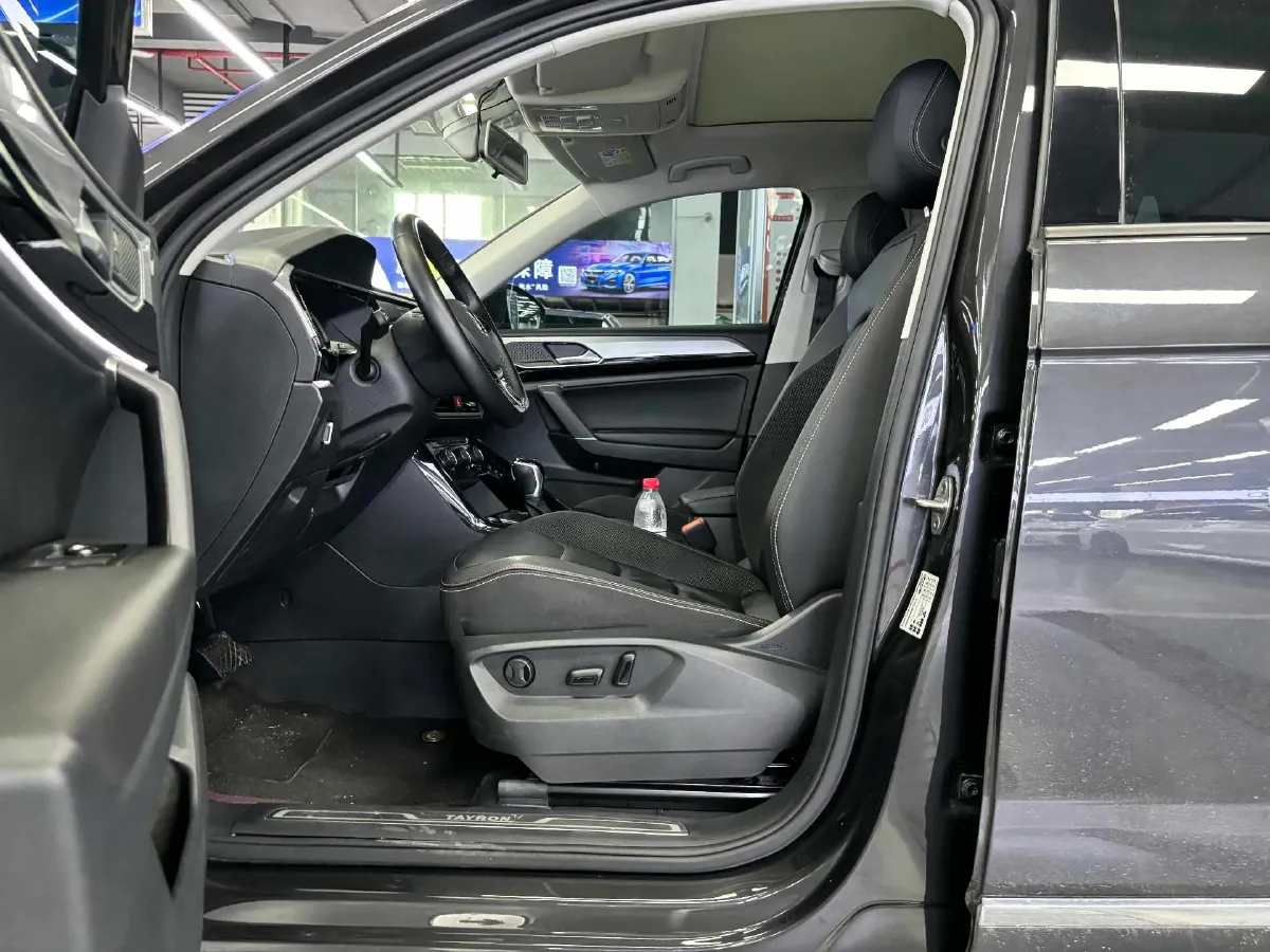 2019 Jeep Cherokee 2.0T 234HP L4 9AT,autocango,china used car exporter,china ev exporter,chinese used car exporter,chinese used ev exporter