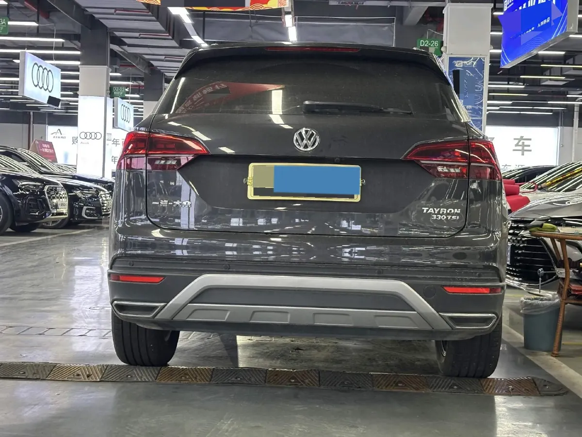 2019 Jeep Cherokee 2.0T 234HP L4 9AT,autocango,china used car exporter,china ev exporter,chinese used car exporter,chinese used ev exporter