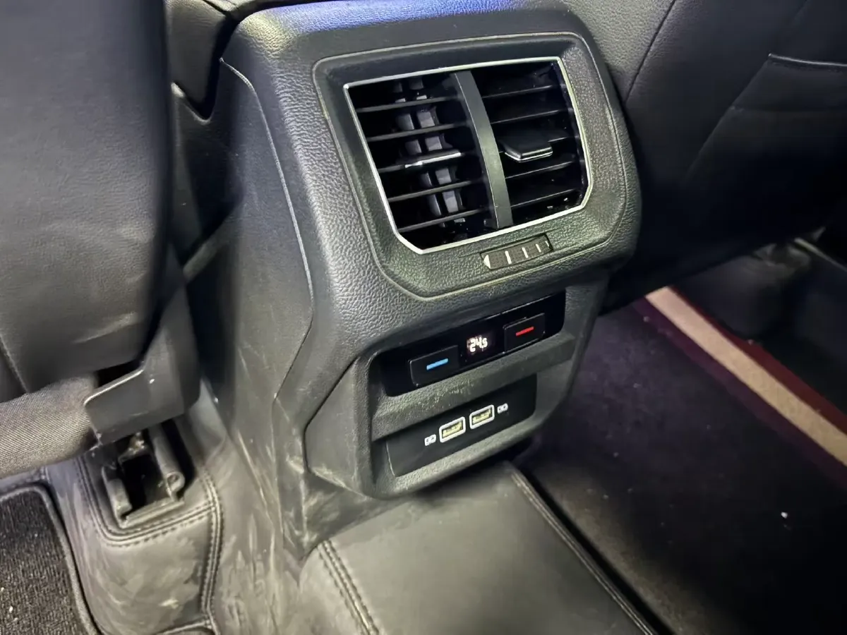 2019 Jeep Cherokee 2.0T 234HP L4 9AT,autocango,china used car exporter,china ev exporter,chinese used car exporter,chinese used ev exporter