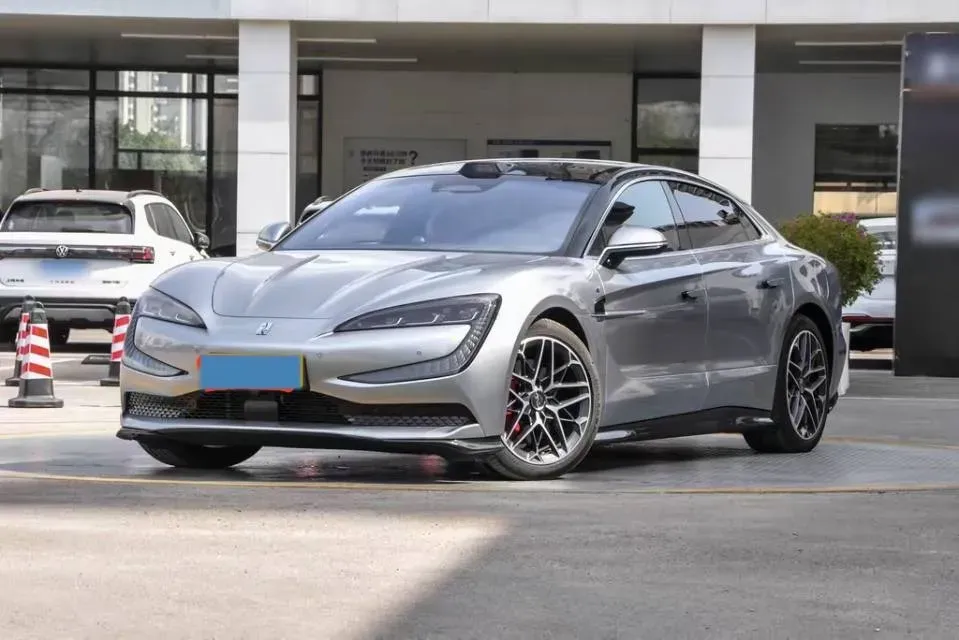 2025 YangWang U7 BEV 135.5KWH,autocango,china used car exporter,china ev exporter,chinese used car exporter,chinese used ev exporter