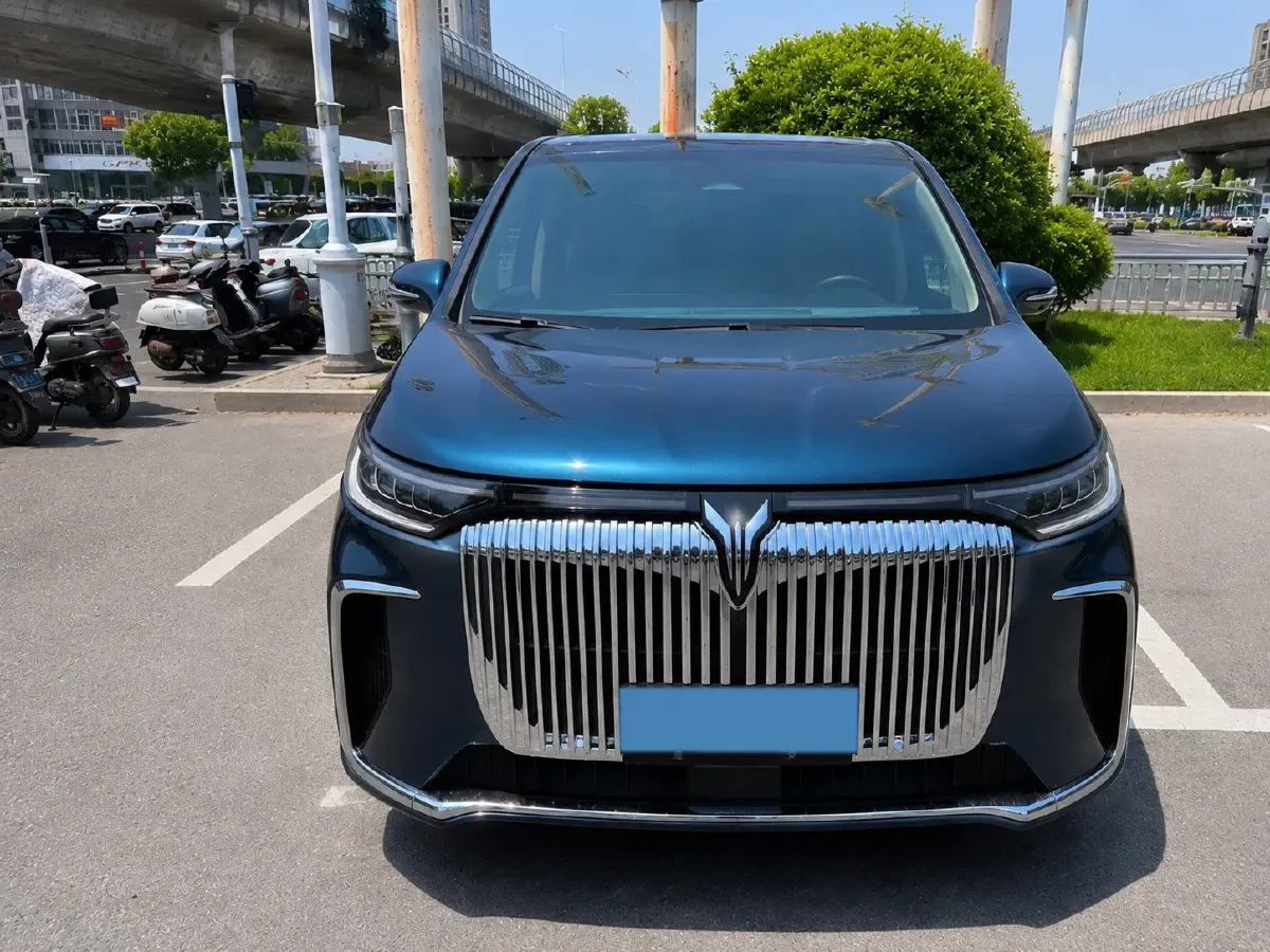 2025 Voyah Dream 1.5T 150HP L4 PHEV 41.7KWH,autocango,china used car exporter,china ev exporter,chinese used car exporter,chinese used ev exporter