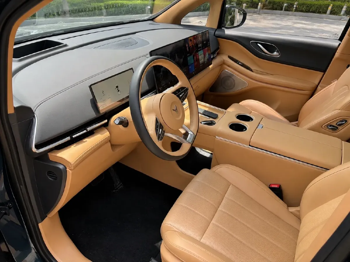2025 Voyah Dream 1.5T 150HP L4 PHEV 41.7KWH,autocango,china used car exporter,china ev exporter,chinese used car exporter,chinese used ev exporter