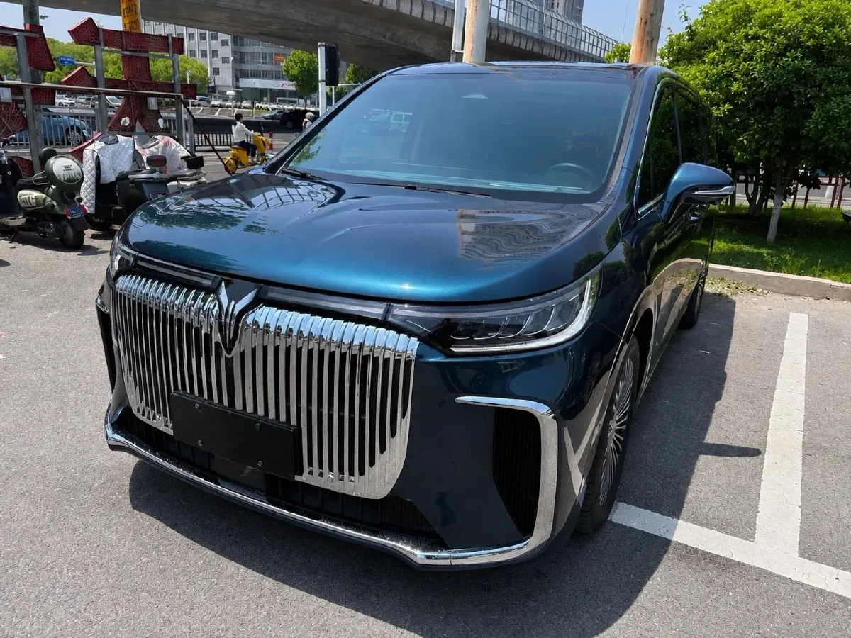 2025 Voyah Dream 1.5T 150HP L4 PHEV 41.7KWH,autocango,china used car exporter,china ev exporter,chinese used car exporter,chinese used ev exporter