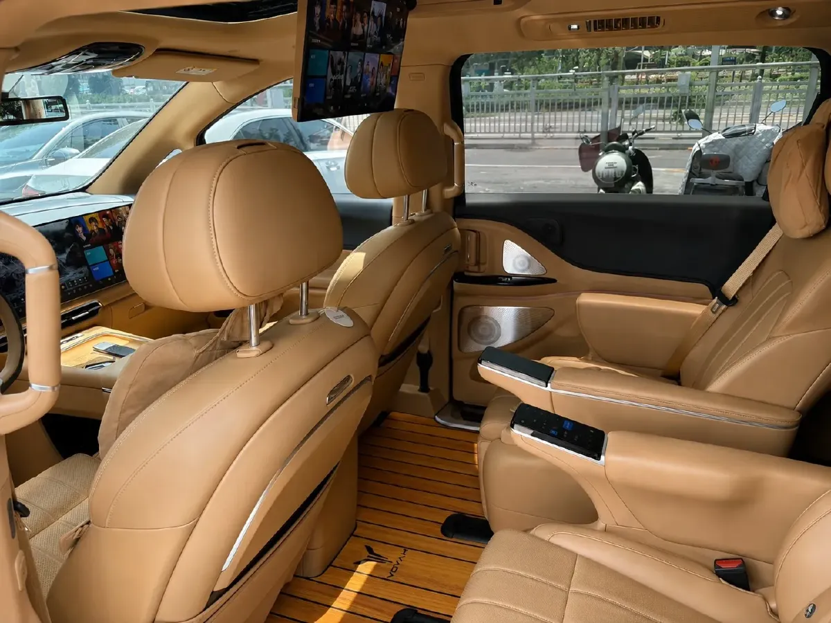 2025 Voyah Dream 1.5T 150HP L4 PHEV 41.7KWH,autocango,china used car exporter,china ev exporter,chinese used car exporter,chinese used ev exporter