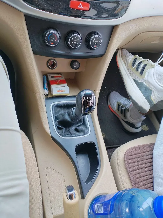 2019 BaoJun 730 1.5L 105HP L4 6MT,autocango,china used car exporter,china ev exporter,chinese used car exporter,chinese used ev exporter