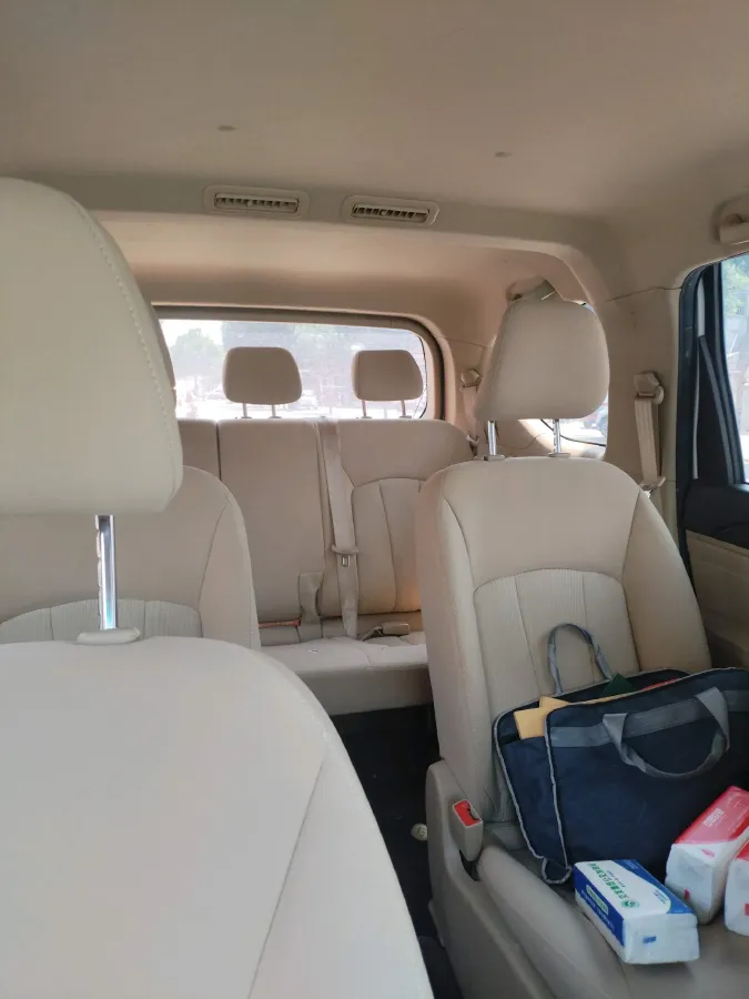 2019 BaoJun 730 1.5L 105HP L4 6MT,autocango,china used car exporter,china ev exporter,chinese used car exporter,chinese used ev exporter