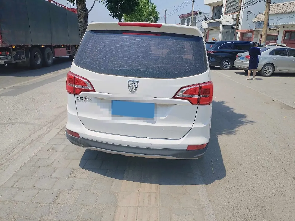 2019 BaoJun 730 1.5L 105HP L4 6MT,autocango,china used car exporter,china ev exporter,chinese used car exporter,chinese used ev exporter