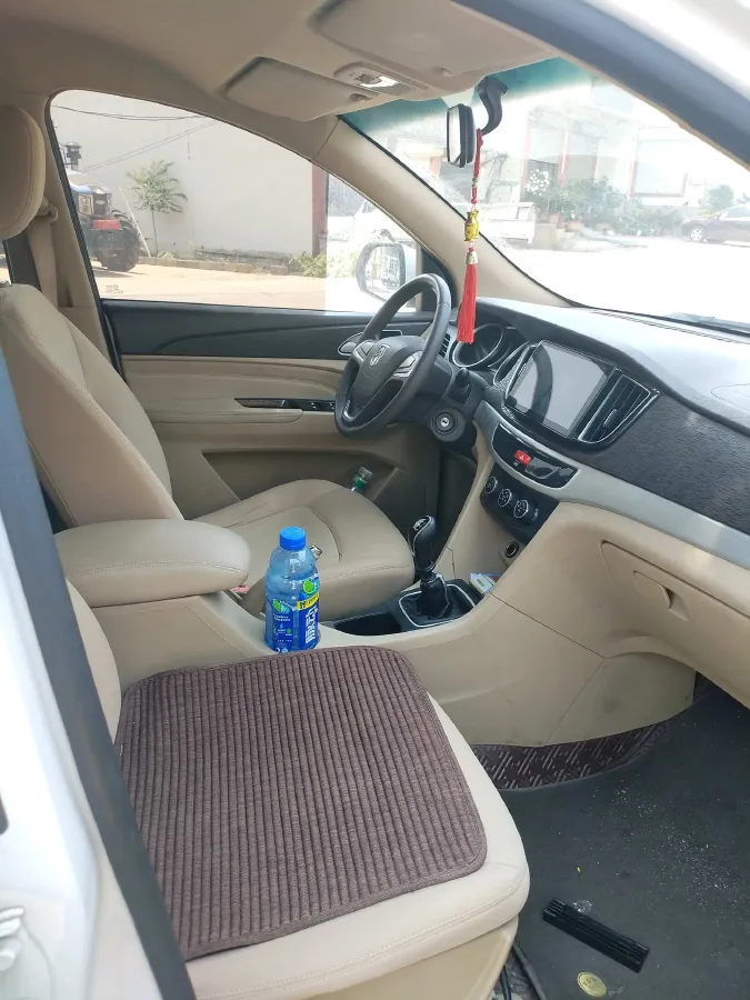 2019 BaoJun 730 1.5L 105HP L4 6MT,autocango,china used car exporter,china ev exporter,chinese used car exporter,chinese used ev exporter