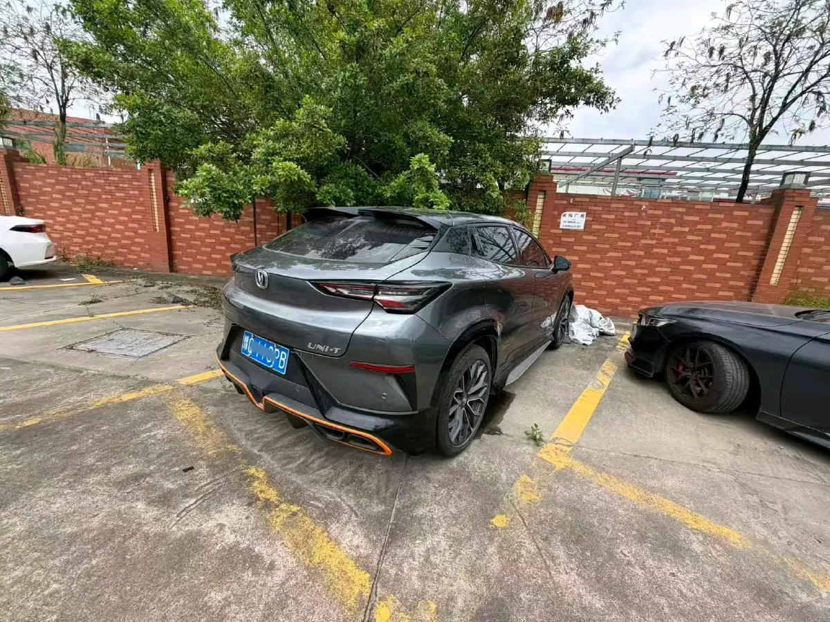 2022 ChangAn UNI-T 1.5T 188HP L4 7DCT,autocango,china used car exporter,china ev exporter,chinese used car exporter,chinese used ev exporter
