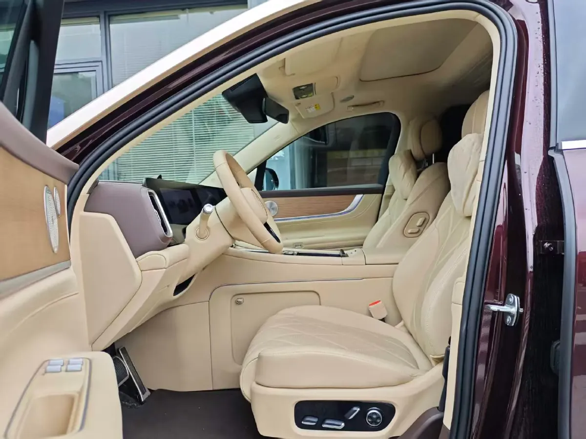 2025 AITO AITO M9 REEV 160HP REEV 52KWH,autocango,china used car exporter,china ev exporter,chinese used car exporter,chinese used ev exporter