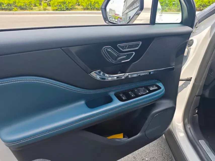 2021 Lincoln Corsair 2.0T 245HP L4 8AT,autocango,china used car exporter,china ev exporter,chinese used car exporter,chinese used ev exporter
