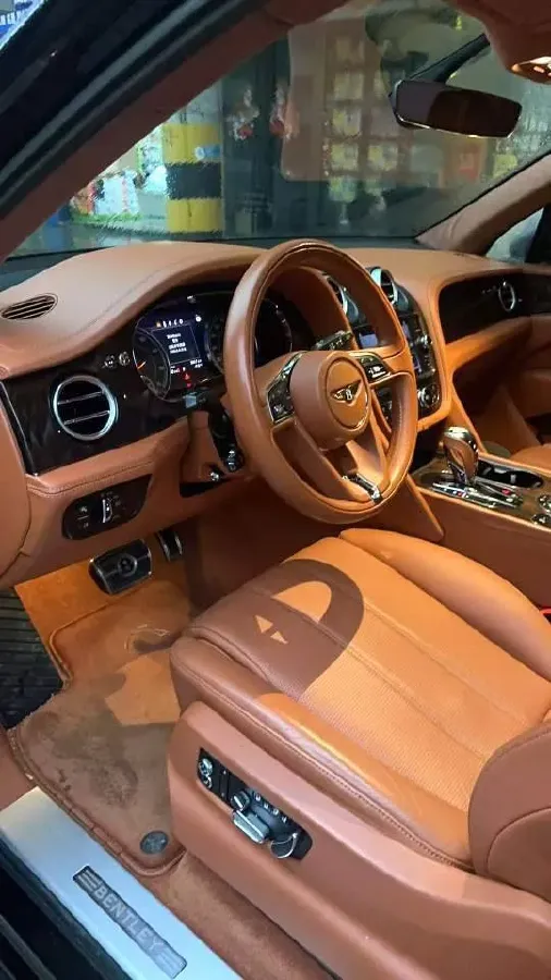 2018 Bentley Bentayga 4.0T 550HP V8 8AT,autocango,china used car exporter,china ev exporter,chinese used car exporter,chinese used ev exporter
