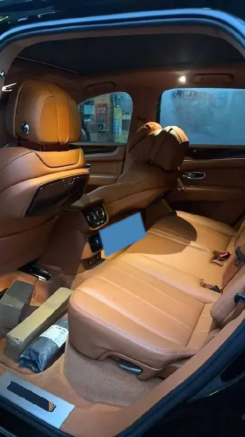 2018 Bentley Bentayga 4.0T 550HP V8 8AT,autocango,china used car exporter,china ev exporter,chinese used car exporter,chinese used ev exporter