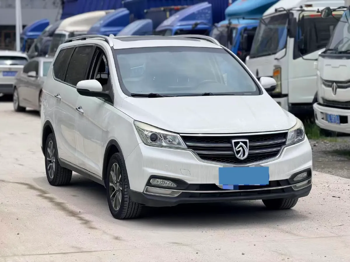 2017 BaoJun 730 1.5T 150HP L4 6MT,autocango,china used car exporter,china ev exporter,chinese used car exporter,chinese used ev exporter