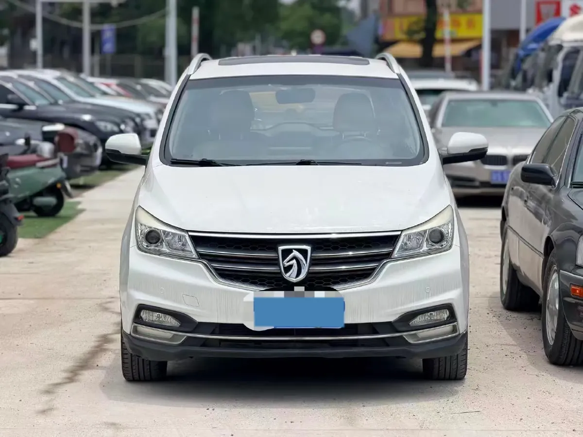 2017 BaoJun 730 1.5T 150HP L4 6MT,autocango,china used car exporter,china ev exporter,chinese used car exporter,chinese used ev exporter