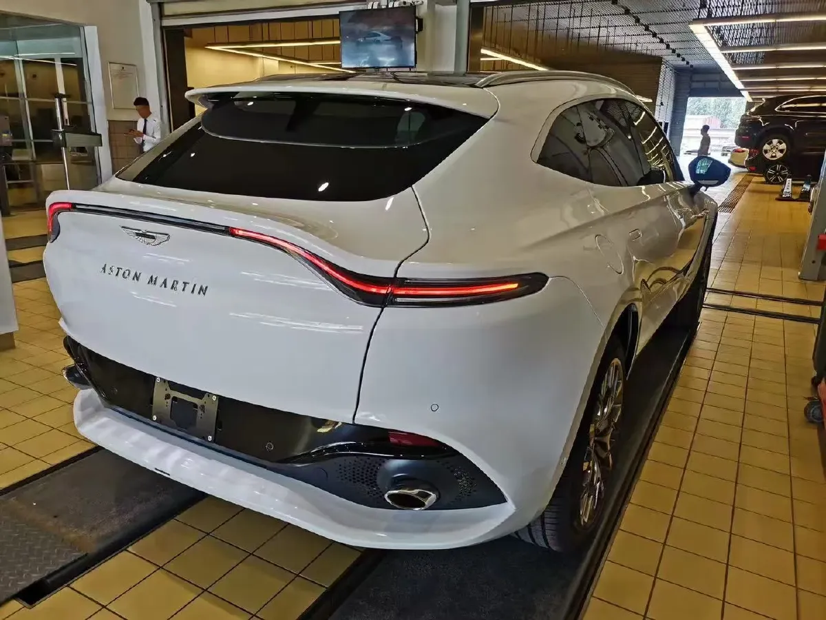 2020 Aston Martin DBX 4.0T 550HP V8 9AT,autocango,china used car exporter,china ev exporter,chinese used car exporter,chinese used ev exporter