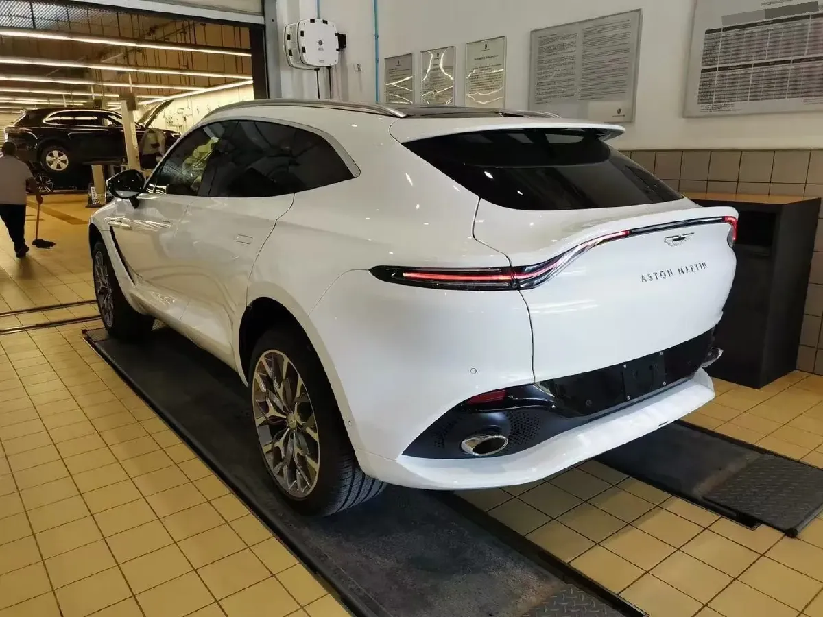 2020 Aston Martin DBX 4.0T 550HP V8 9AT,autocango,china used car exporter,china ev exporter,chinese used car exporter,chinese used ev exporter