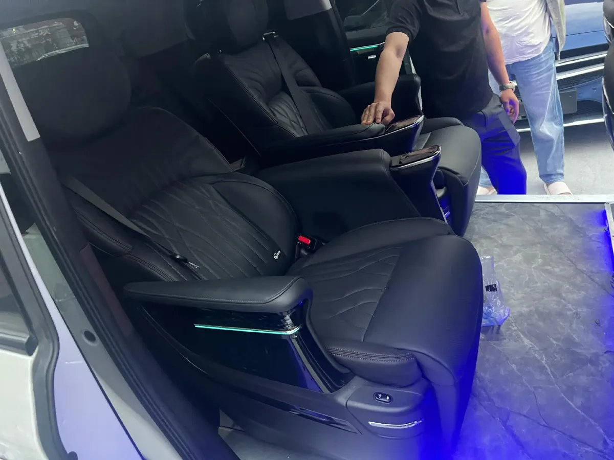 2024 GAC Trumpchi M8 2.0T 252HP L4 8AT,autocango,china used car exporter,china ev exporter,chinese used car exporter,chinese used ev exporter
