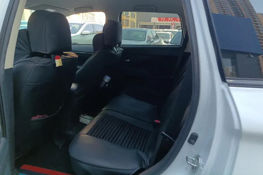2021 Mitsubishi Outlander 2.0L 166HP L4 CVT,autocango,china used car exporter,china ev exporter,chinese used car exporter,chinese used ev exporter