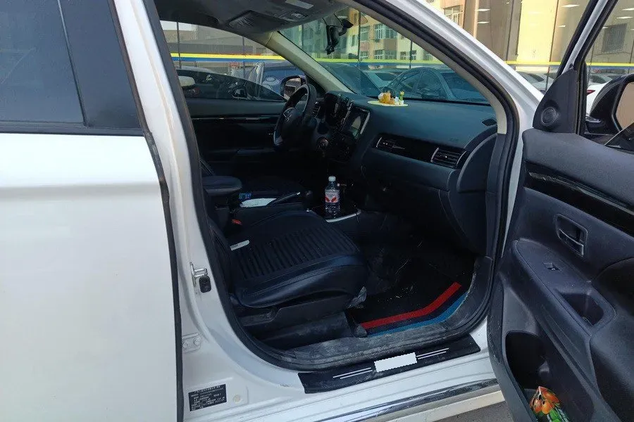2021 Mitsubishi Outlander 2.0L 166HP L4 CVT,autocango,china used car exporter,china ev exporter,chinese used car exporter,chinese used ev exporter
