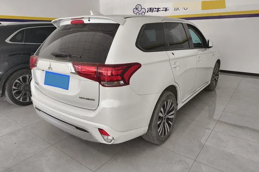 2021 Mitsubishi Outlander 2.0L 166HP L4 CVT,autocango,china used car exporter,china ev exporter,chinese used car exporter,chinese used ev exporter