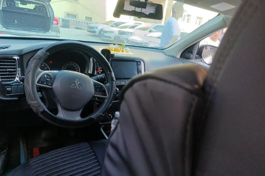 2021 Mitsubishi Outlander 2.0L 166HP L4 CVT,autocango,china used car exporter,china ev exporter,chinese used car exporter,chinese used ev exporter