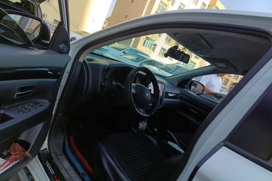 2021 Mitsubishi Outlander 2.0L 166HP L4 CVT,autocango,china used car exporter,china ev exporter,chinese used car exporter,chinese used ev exporter
