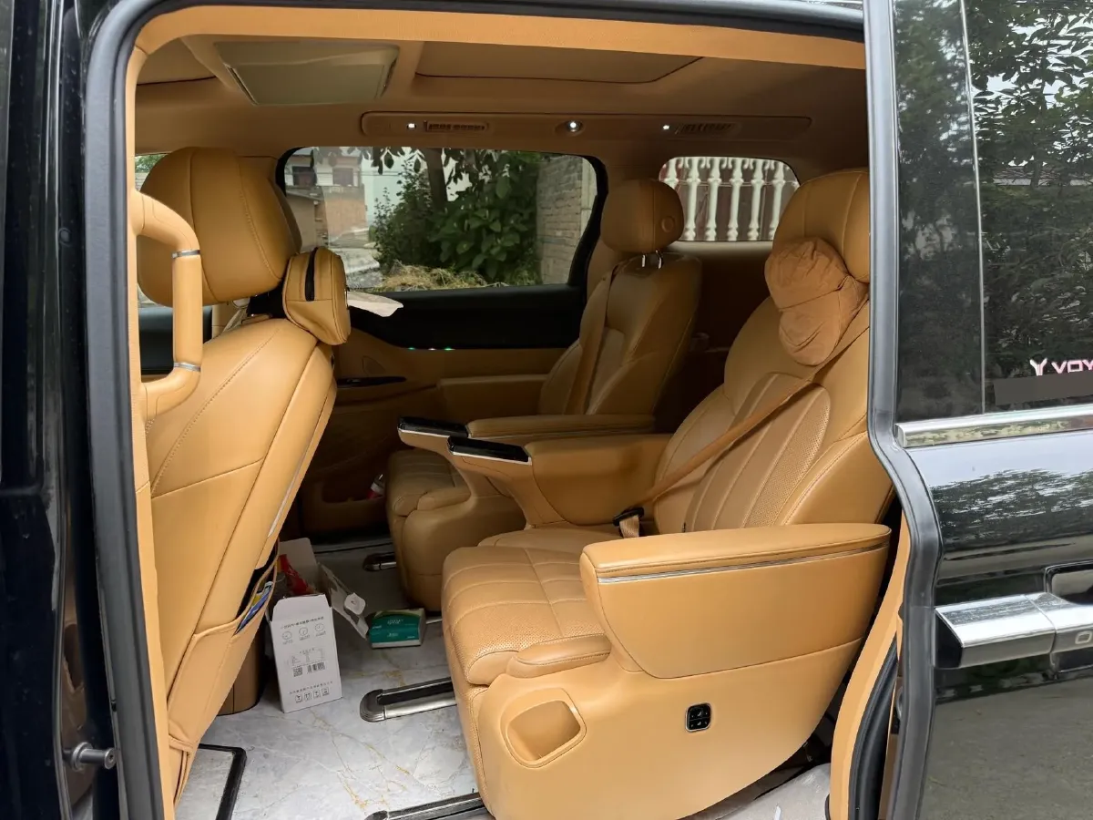 2025 Voyah Dream 1.5T 150HP L4 PHEV 41.7KWH,autocango,china used car exporter,china ev exporter,chinese used car exporter,chinese used ev exporter
