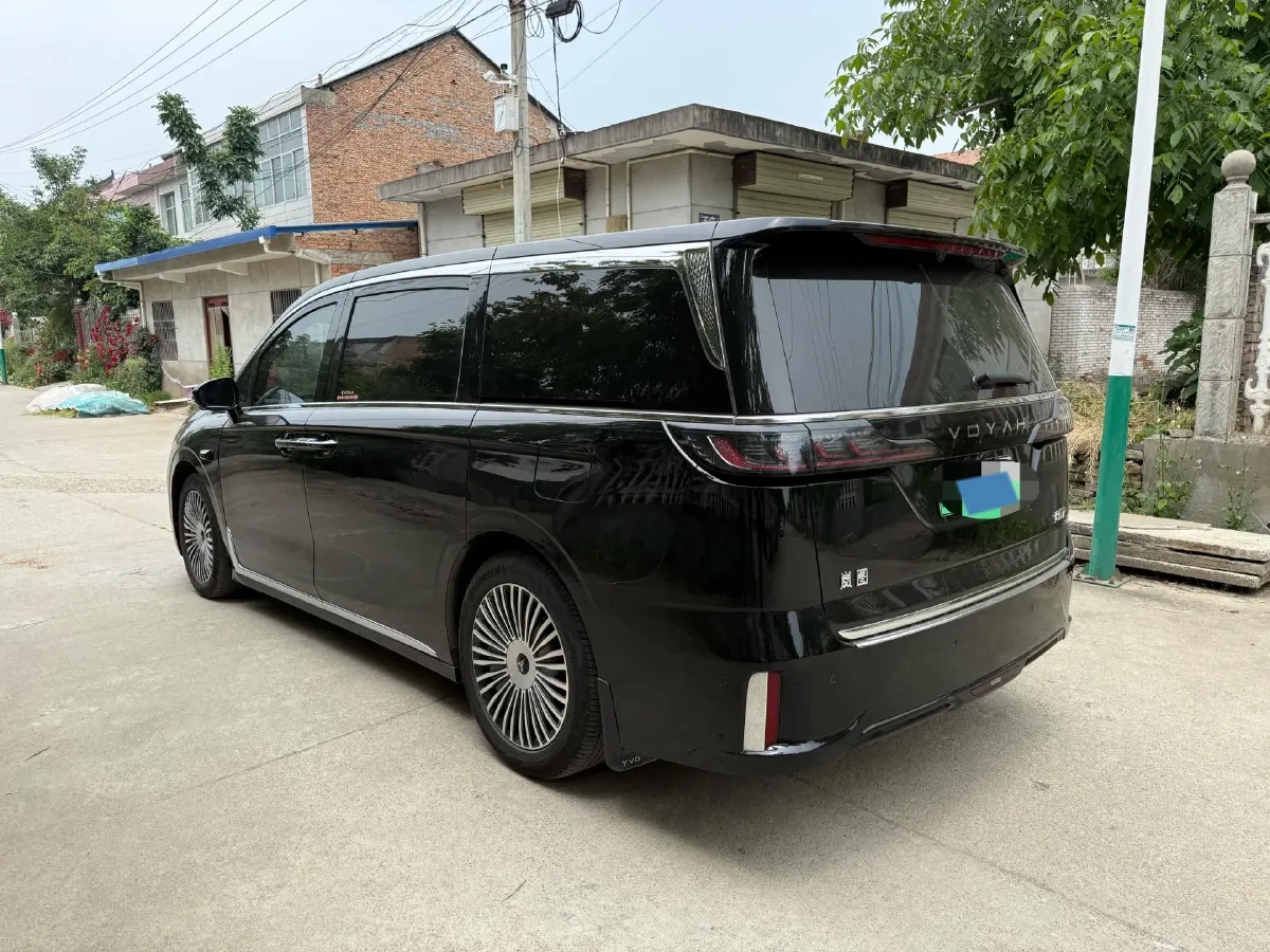 2025 Voyah Dream 1.5T 150HP L4 PHEV 41.7KWH,autocango,china used car exporter,china ev exporter,chinese used car exporter,chinese used ev exporter