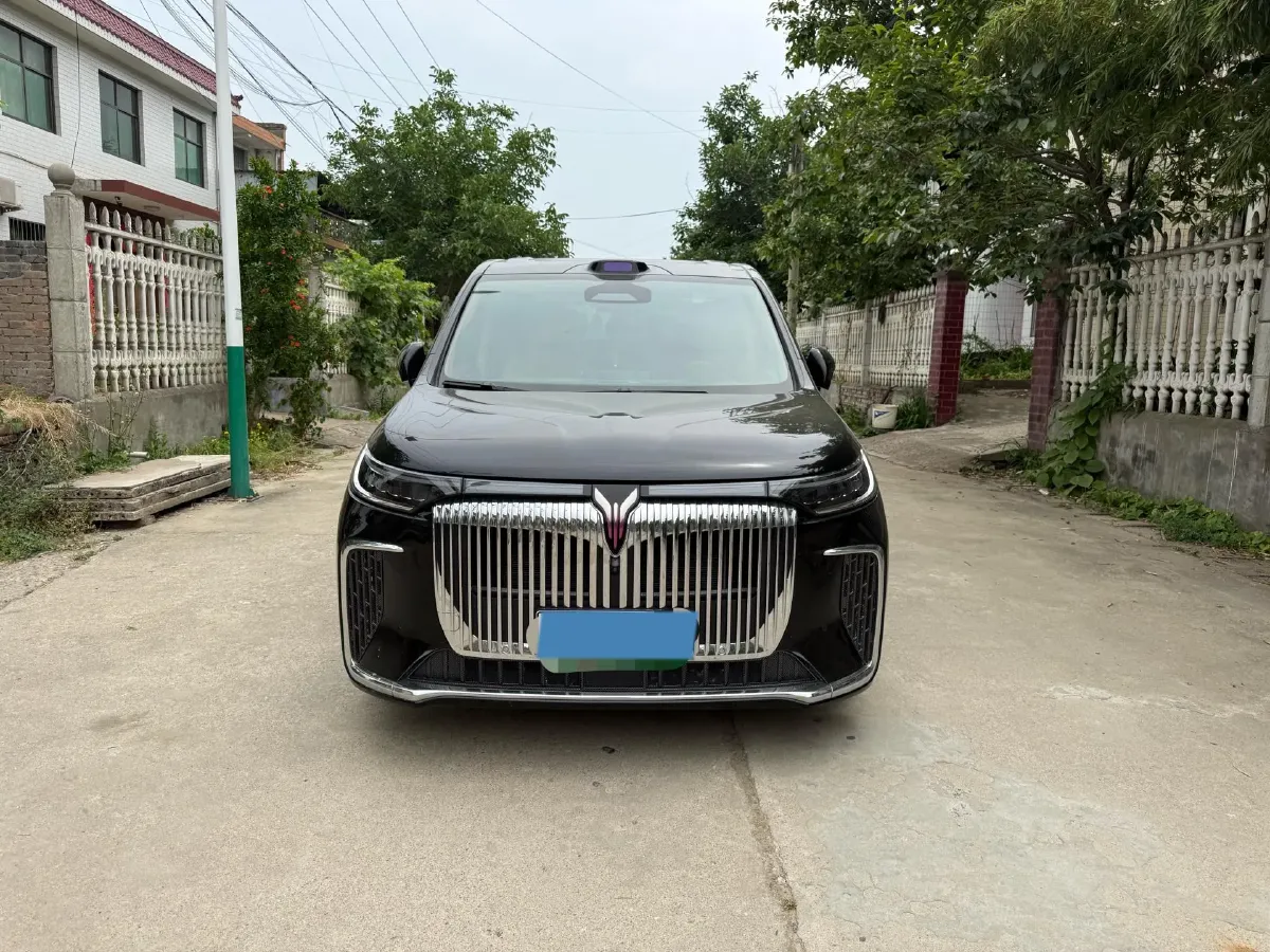 2025 Voyah Dream 1.5T 150HP L4 PHEV 41.7KWH,autocango,china used car exporter,china ev exporter,chinese used car exporter,chinese used ev exporter