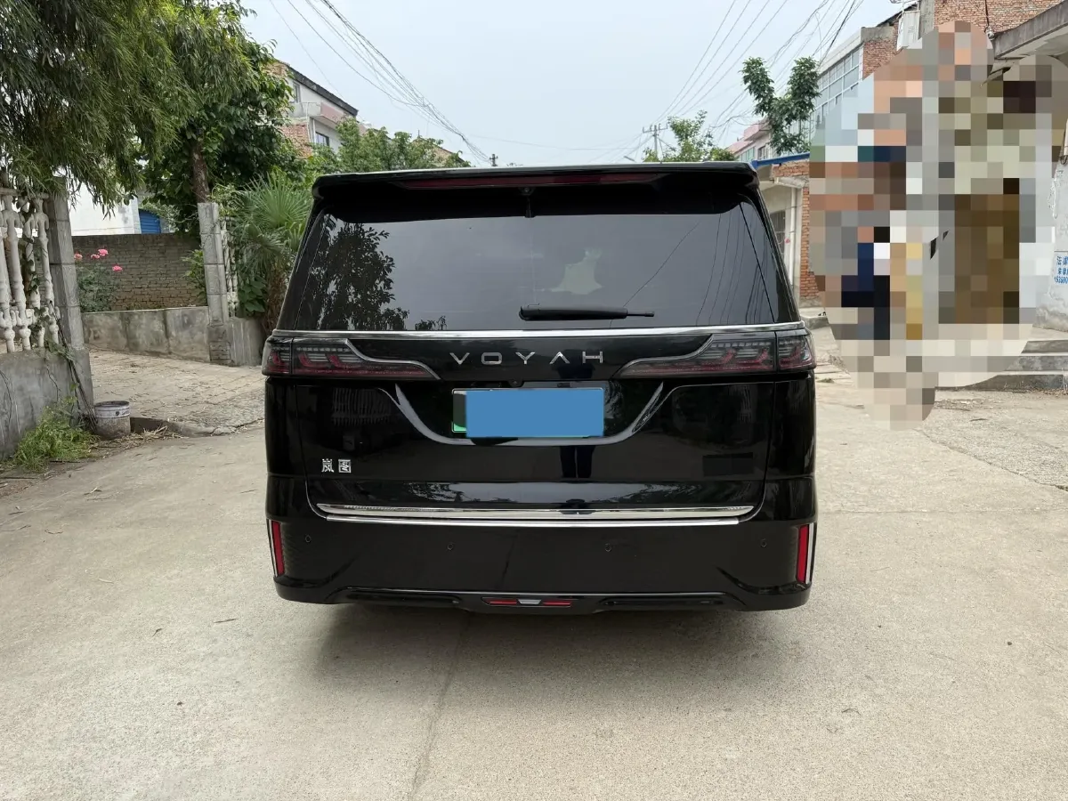 2025 Voyah Dream 1.5T 150HP L4 PHEV 41.7KWH,autocango,china used car exporter,china ev exporter,chinese used car exporter,chinese used ev exporter