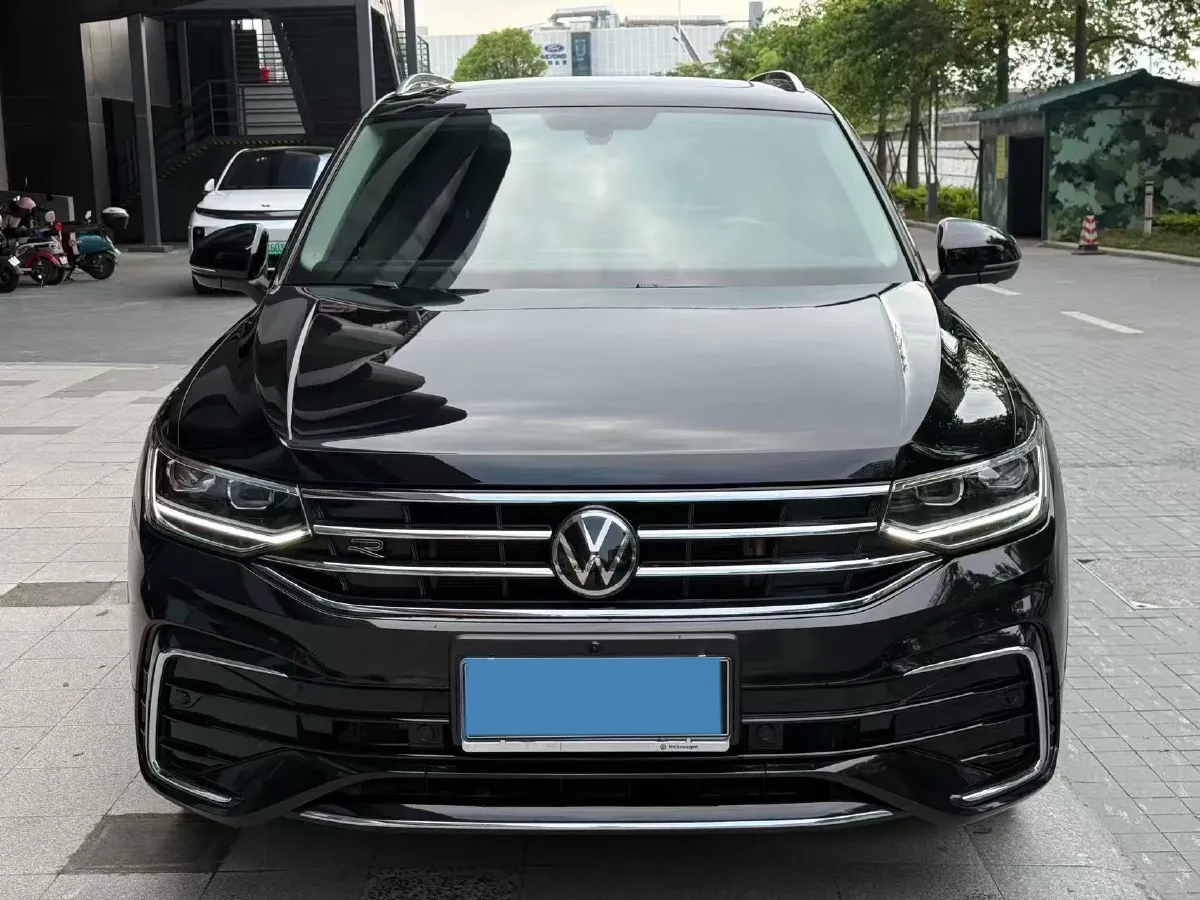 2024 Volkswagen Tiguan L 2.0T 186HP L4 7DCT,autocango,china used car exporter,china ev exporter,chinese used car exporter,chinese used ev exporter