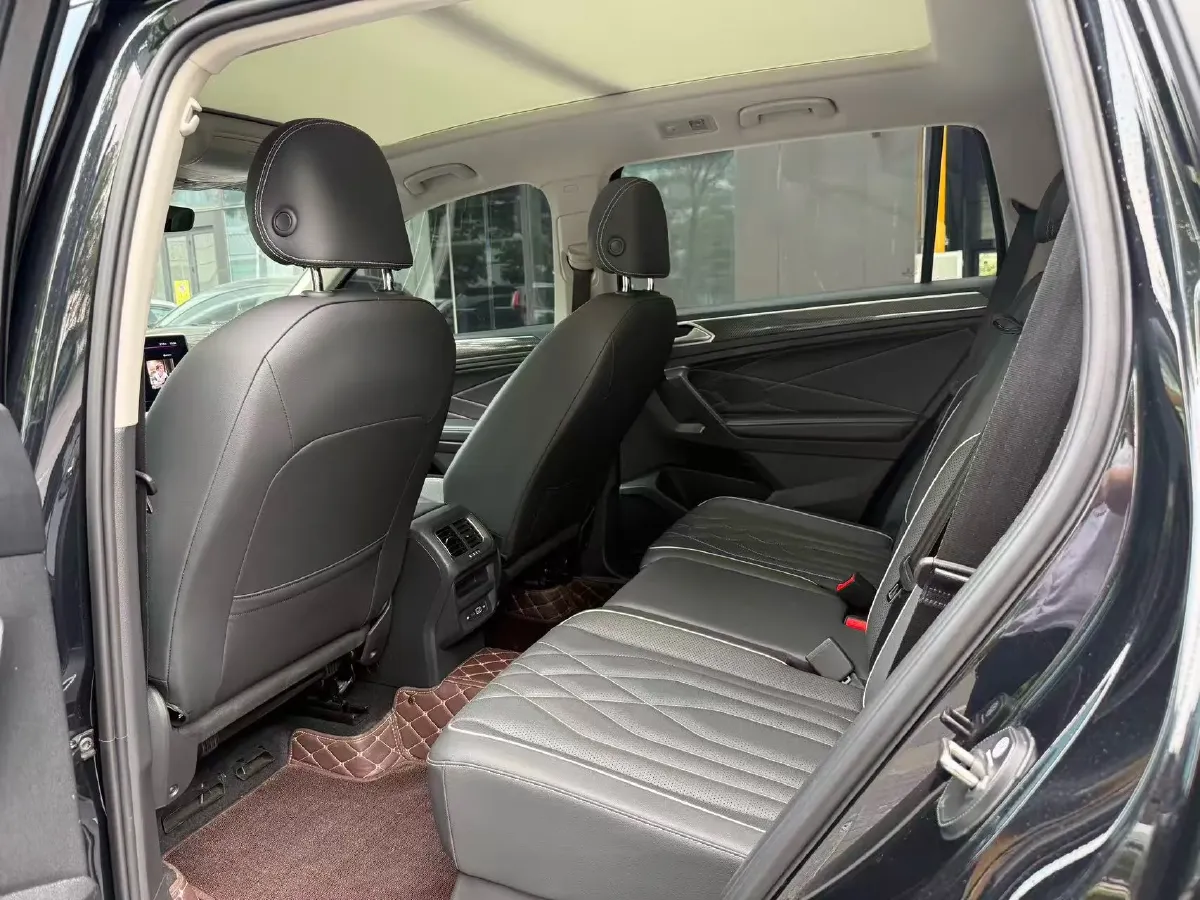 2024 Volkswagen Tiguan L 2.0T 186HP L4 7DCT,autocango,china used car exporter,china ev exporter,chinese used car exporter,chinese used ev exporter